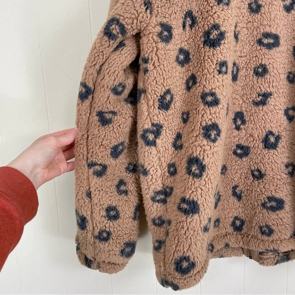Abercrombie & Fitch Taupe Leopard Teddy Jacket - Picture 13 of 16